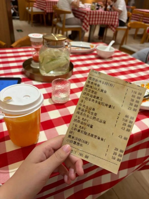 天成创亿 探访罗永浩事件后西贝后厨，员工：外卖订单骤降，收入几乎砍半